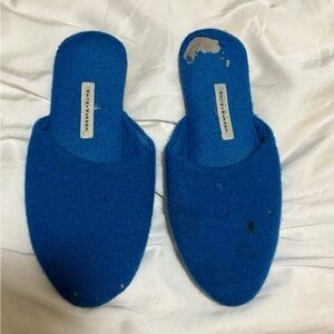 White + Warren is a 100% Cashmere Blue Slippers Small